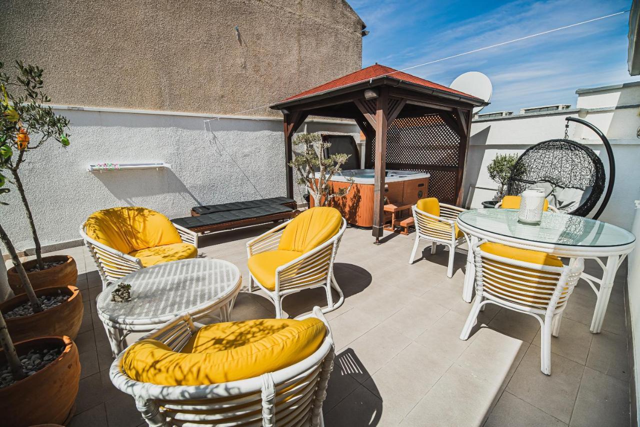 Downtown Luxury Apartments With Hot Tub فوديس المظهر الخارجي الصورة