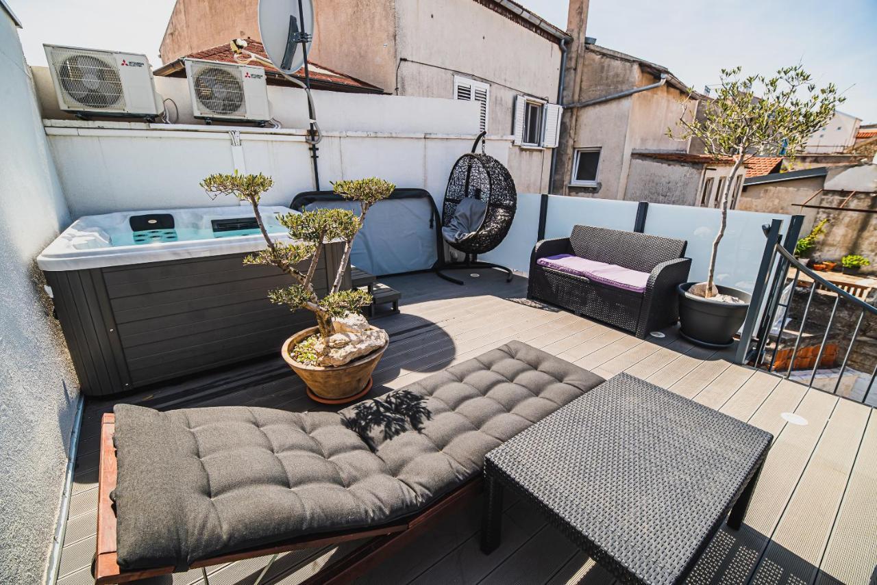 Downtown Luxury Apartments With Hot Tub فوديس المظهر الخارجي الصورة