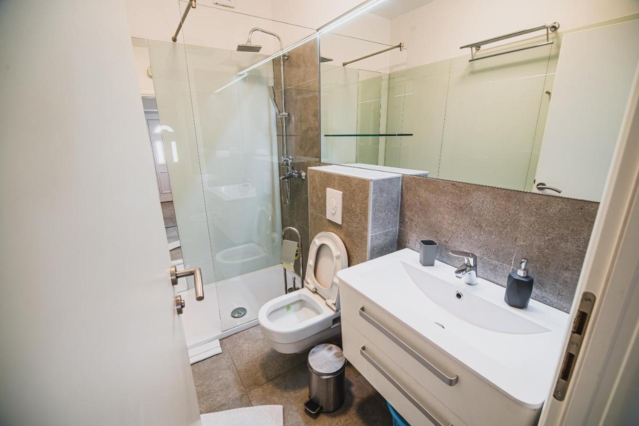 Downtown Luxury Apartments With Hot Tub فوديس المظهر الخارجي الصورة