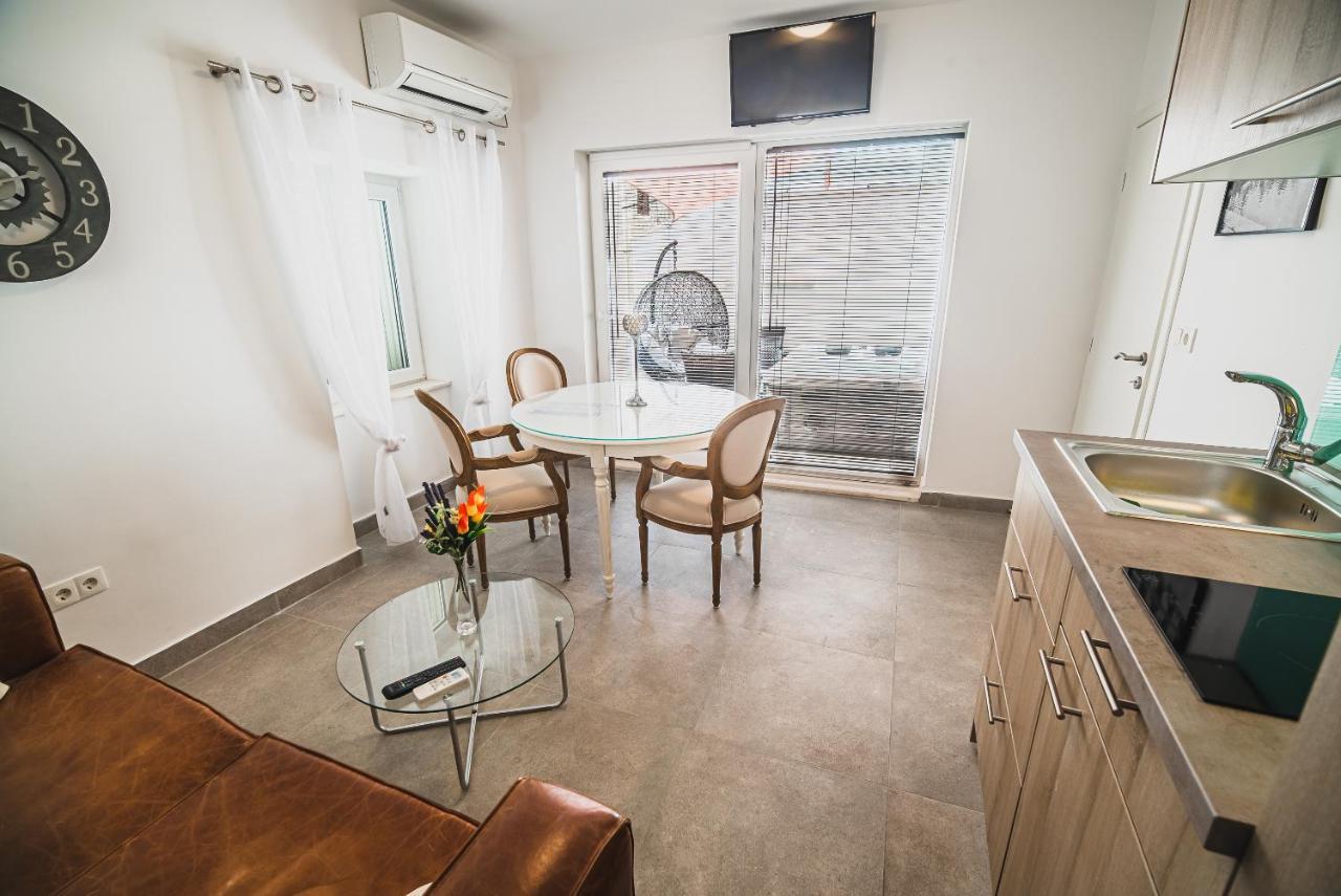Downtown Luxury Apartments With Hot Tub فوديس المظهر الخارجي الصورة