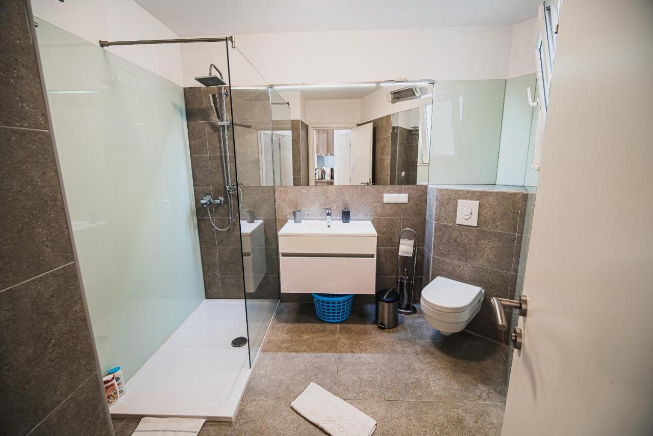 Downtown Luxury Apartments With Hot Tub فوديس المظهر الخارجي الصورة