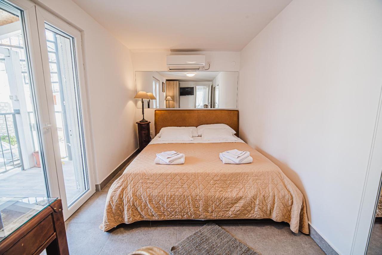 Downtown Luxury Apartments With Hot Tub فوديس المظهر الخارجي الصورة