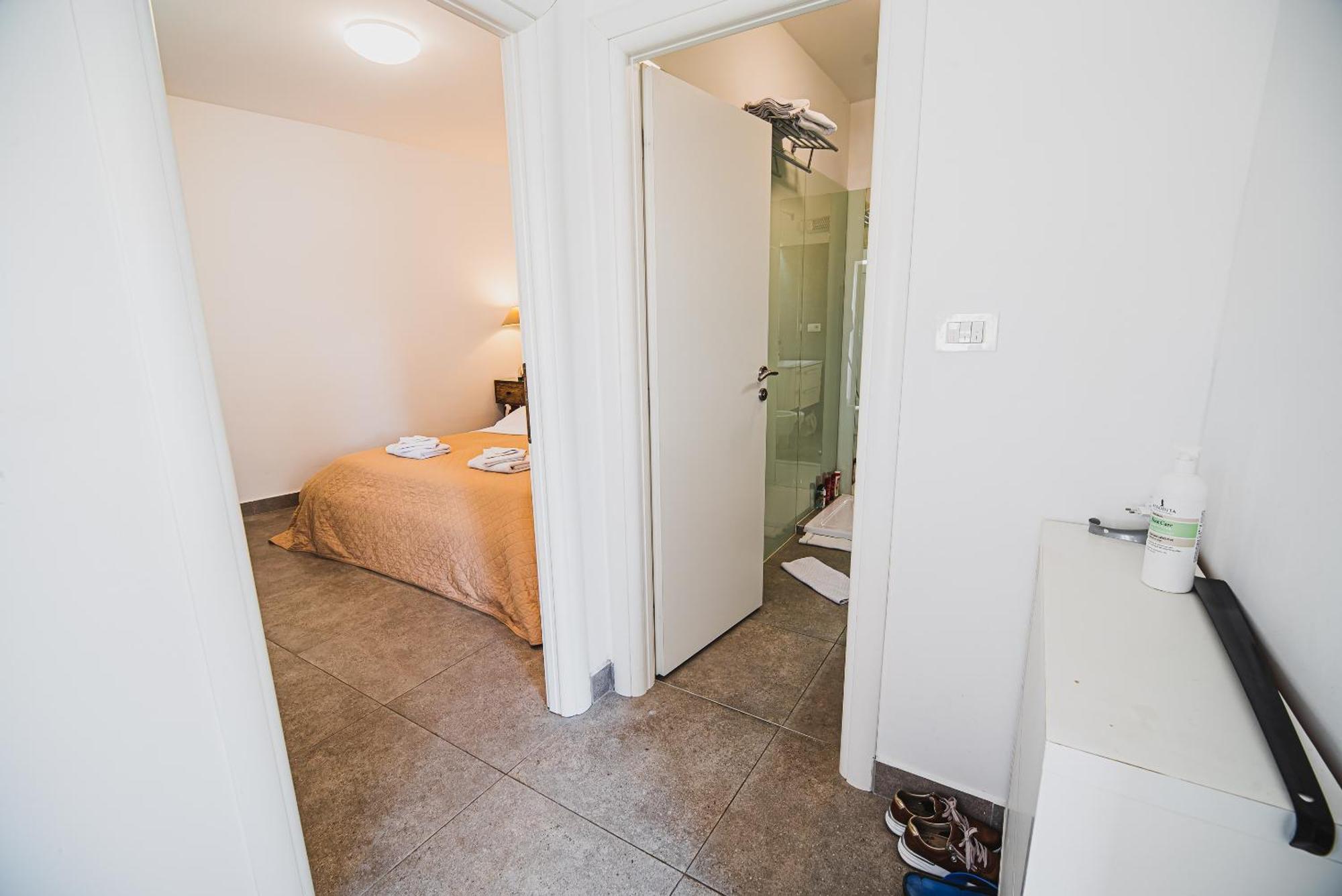 Downtown Luxury Apartments With Hot Tub فوديس الغرفة الصورة