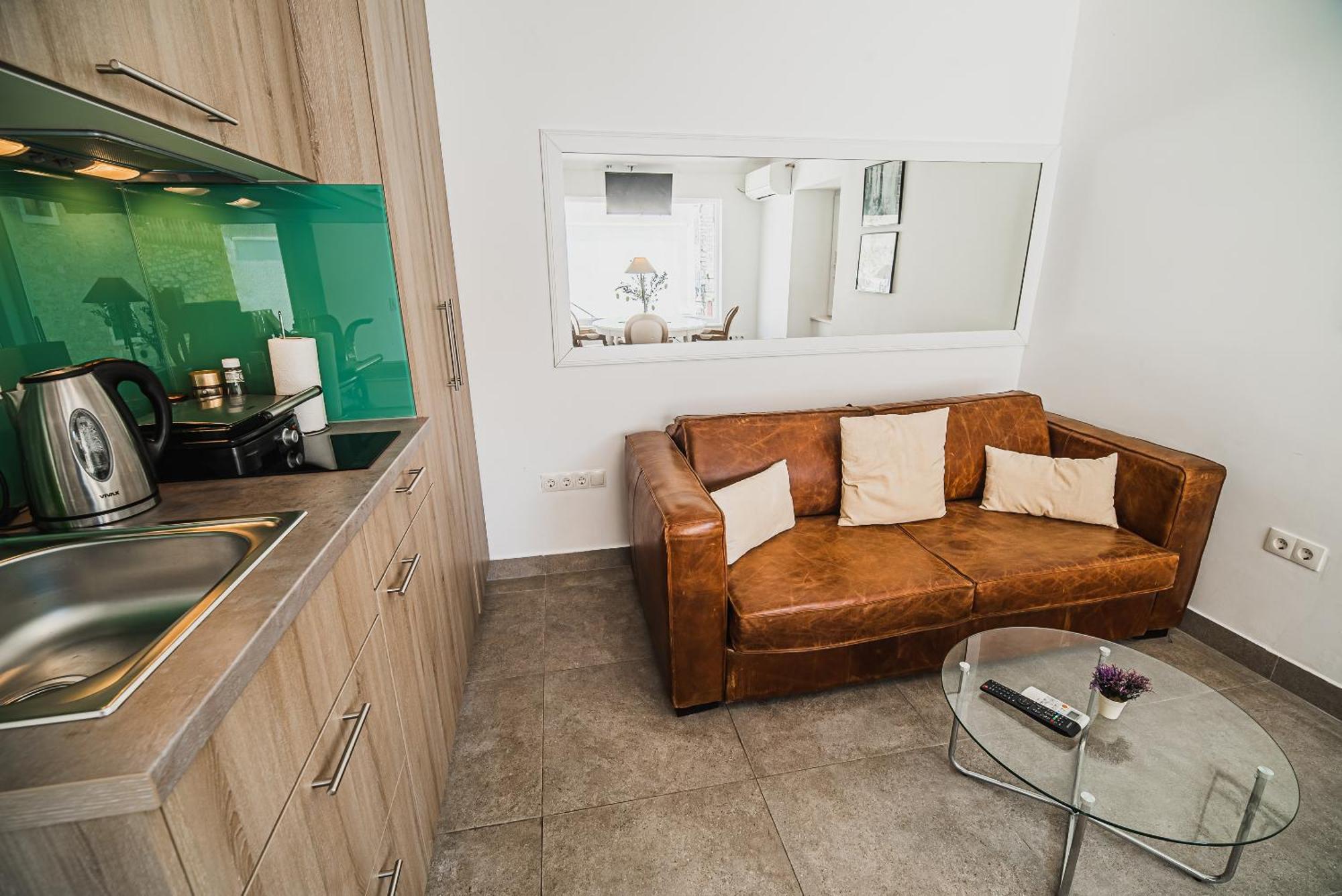 Downtown Luxury Apartments With Hot Tub فوديس الغرفة الصورة