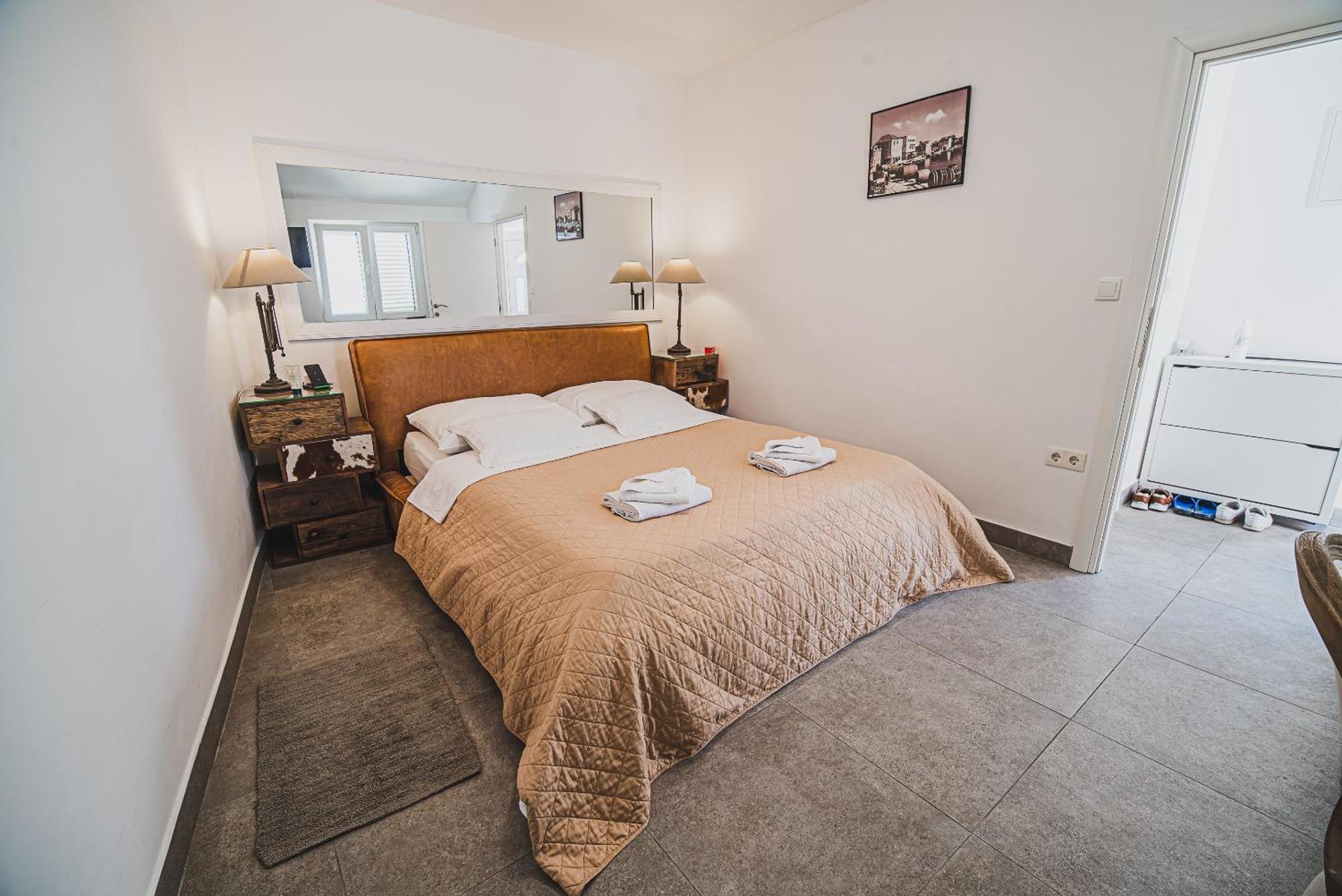 Downtown Luxury Apartments With Hot Tub فوديس الغرفة الصورة